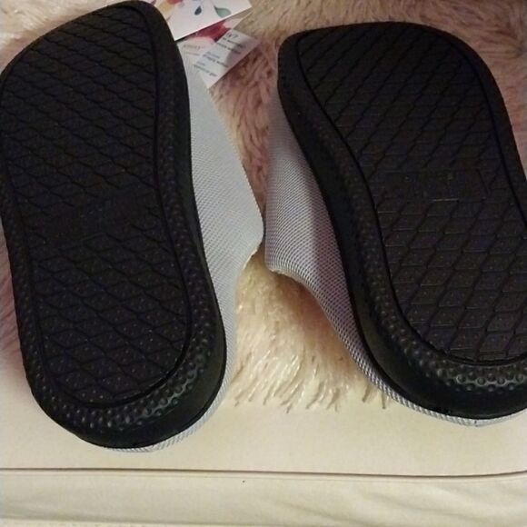 NWT Memory Foam Slip on Slippers for Women Size 7.5-8 - Picture 6 of 7